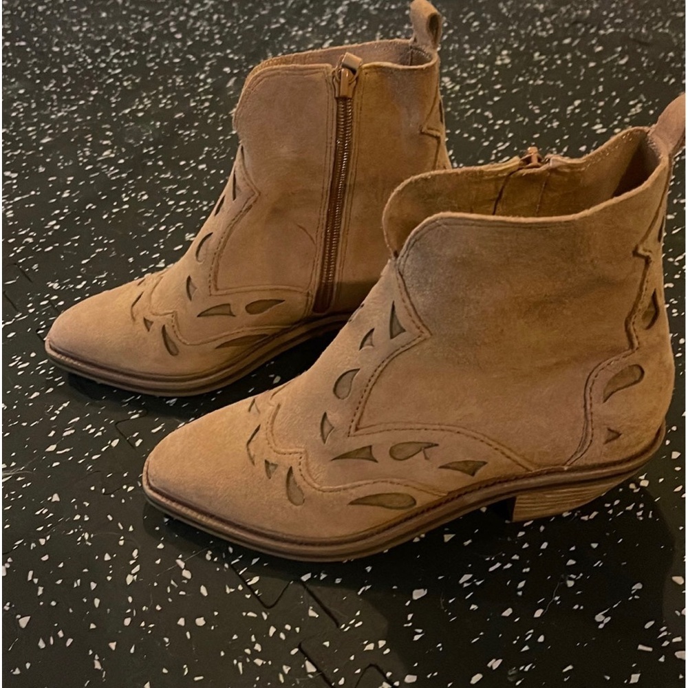 Kelsi Dagger cowboy booties size 7